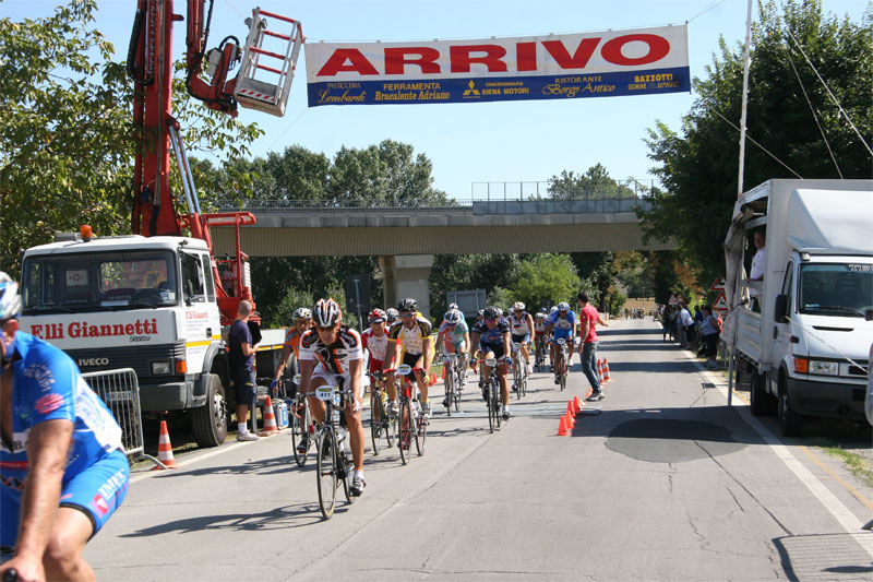 gal/2009/06 - GF della Valdarbia/arrivo_medio/IMG_7868-01.jpg